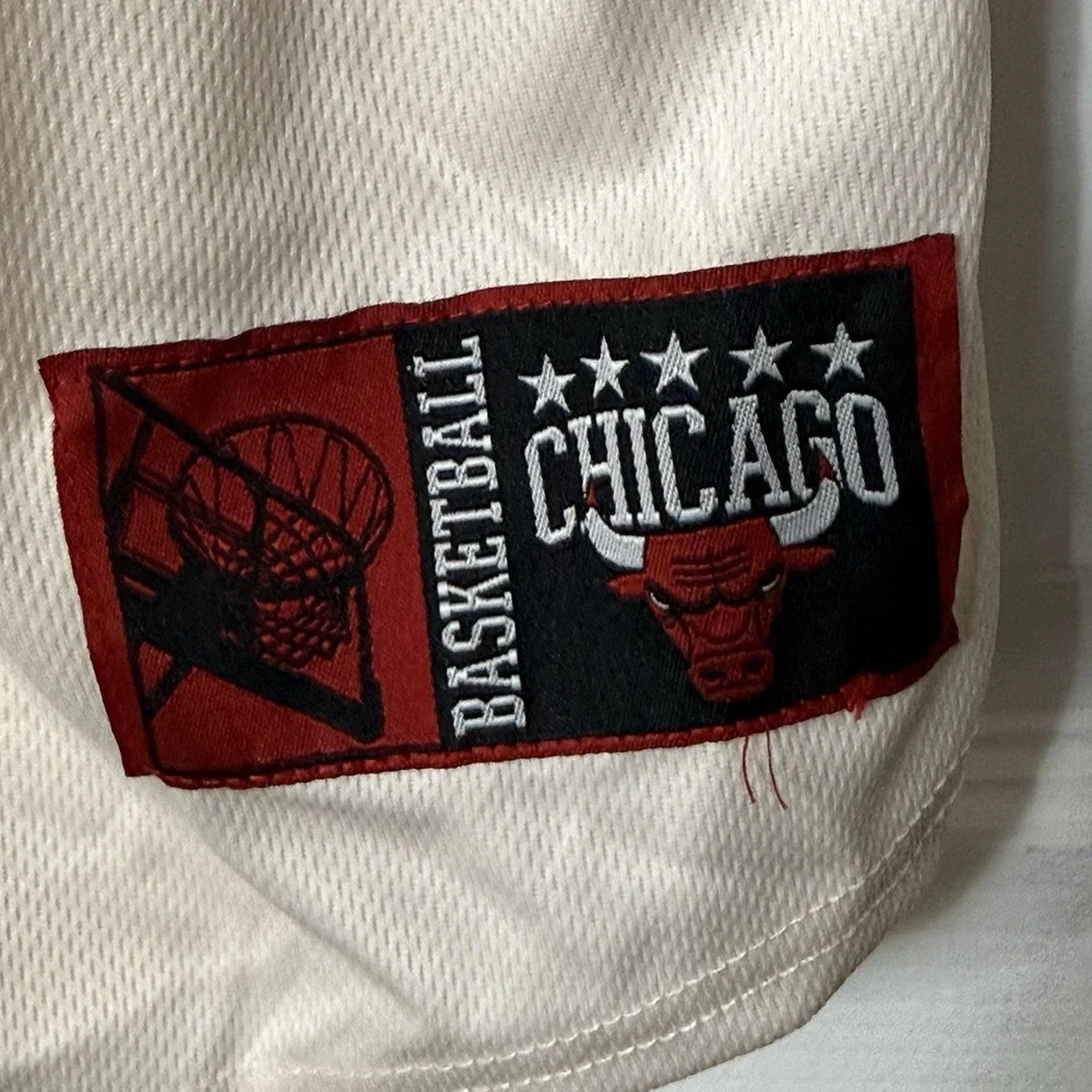 NWT Chicago Bulls Baseball Jersey Tan Red Youth Size 14-16 NBA Basketball